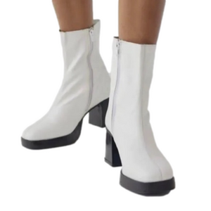 Urban Outfitters Lara Zip Up White Leather Booties Size 7 Ankle Boots